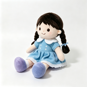 Muñeca de peluche personalizada para niña con vestido azul y ribete de encaje, muñeca de peluche con coletas trenzadas y lazos de cinta, encantadora muñeca de trapo de peluche. - Product Image 1