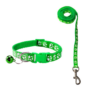 Elegante Conjunto de Correa con Estampado de Huellas de Perro y Collar con Campana para Gato - 12 Opciones de Color, Perfecto para la Moda de Mascotas - Product Image 6
