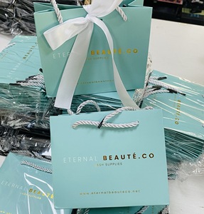 <span class=keywords><strong>Sacs</strong></span> en <span class=keywords><strong>Papier</strong></span> Cadeaux Personnalisés en Gros avec Impression de Logo de Marque sur <span class=keywords><strong>Sacs</strong></span> Kraft - Product Image 6