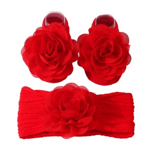HUIYI Bandeaux élastiques pour bébés filles, 14 cm, en nylon, avec fleurs en mousseline de soie, perles et strass cousus à la main - Product Image 4