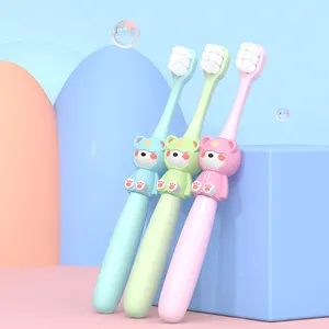 Brosse à dents domestique à poils souples pour enfants Cartoon Oral Care pour nettoyer et blanchir les dents Brosse à dents en carte blister pour enfants vente en gros