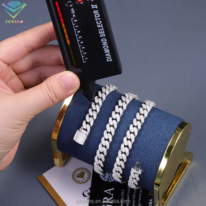 ฮิปฮอป ยูนิเซ็กซ์ เพชรโมอิสซาไนต์ VVS พร้อมใบรับรอง GRA เงินแท้ 925 ชุบทอง 18K ทรงกลมเจียระไนแบบบริลเลียนท์ ตัวเรือนแบบกรงเล็บ  สร้อยคิวบันแบบแถวเดียว - Product Image 3