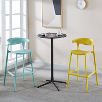 Chaise de bar nordique en plastique empilable avec dossier moderne, chaise haute pour salon de coiffure, en stock, fournie par les fabricants