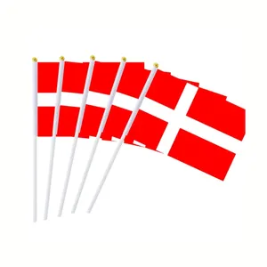 Promosi semua negara bendera kustom Denmark pegangan tangan bendera melambai dengan tiang plastik