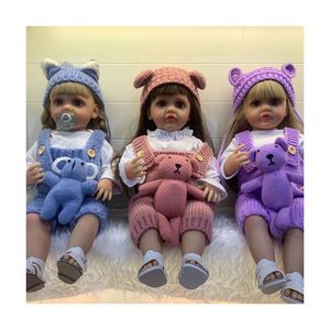 55Cm Silicone souple Reborn Bebe corps bébé poupée parfaite <span class=keywords><strong>pour</strong></span> les tout-petits avec des accessoires lavables de <span class=keywords><strong>couche</strong></span>-culotte <span class=keywords><strong>lavable</strong></span> - Product Image 1