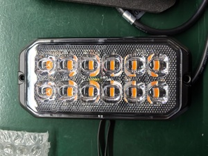 ECE R10, R65 Montaje en superficie 12-LED Luz estroboscópica ámbar para parrillas de camiones, guardabarros, paneles de carrocería de camiones - Product Image 4