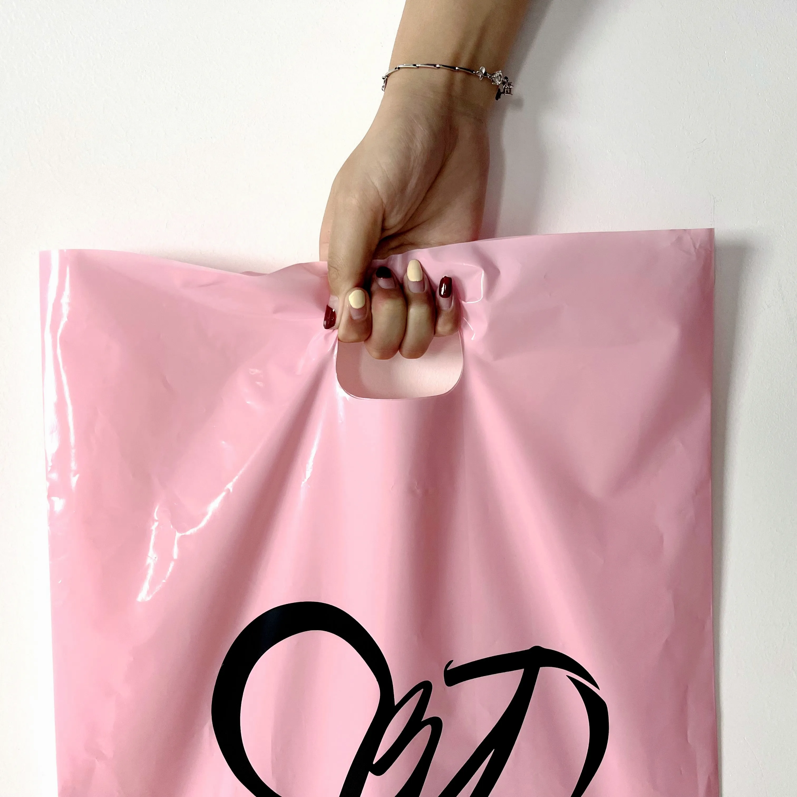 Vendita calda nuovo Design personalizzato stampa rotocalco Boutique vestiti Shopping imballaggio fustellato manico sacchetti di plastica