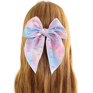 Nouvelle collection Printemps-Été : Nœud pour cheveux arc-en-ciel tie-dye avec rivets et perles collées, nœud festif brodé, <span class=keywords><strong>pince</strong></span> à cheveux. - Product Image 1