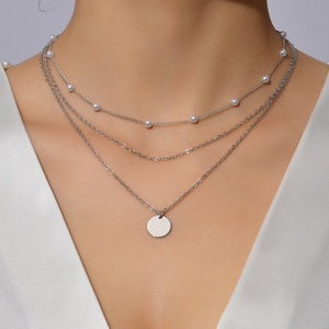 Collana con Catena di Perle Finte per Donne, Stile Semplice a Strati con Ciondolo a Disco Rotondo - Product Image 2