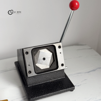Nouveau manuel 63.5*63.5 bouton métallique carré aimant de réfrigérateur faisant la Machine 1 an de garantie pour les réfrigérateurs et les photos