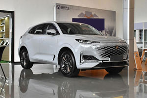 2025 Changan Uni K 5 puertas 5 asientos SUV Auto 2,0 T Yue Elegance Trim Gasolina 200 km/h Coche de gasolina con asientos de cuero a la venta - Product Image 4