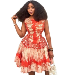 Élégante robe sans manches à motif abstrait rouge et beige embrasse le style et le confort des vêtements pour femmes - Product Image 5