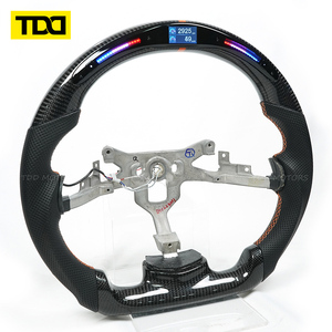 Volante Deportivo de Cuero y Fibra de Carbono con LED, Compatible con Chevrolet Corvette C6, con Marca Central Naranja y Costuras Personalizadas - Product Image 2