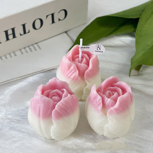 Bougie parfumée décorative à la cire de soja aux fleurs de tulipe - Product Image 1