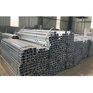 Venta caliente de fábrica de China <span class=keywords><strong>Aashto</strong></span> <span class=keywords><strong>M180</strong></span> Q235 Q355 galvanizado W viga carretera barandilla de seguridad en carretera con accesorios - Product Image 1