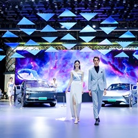 Chine Fabricant DMX512 Cinétique LED Panneau Lumières De Levage Triangle LED Affichage Stage Lumière pour Motor Show Dj Night Club Bar