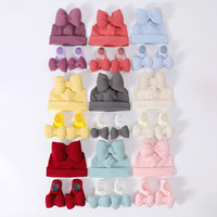 Nouvel ensemble respirant printemps bébé : bonnet doux rembourré en coton avec nœud et chaussettes tricotées, avec foulard intégré pour enfants