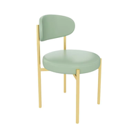 Ensemble de mobilier de restaurant avec banquettes rembourrées, tables et chaises pour café, bistrot, hôtel