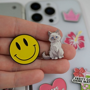 Модный современный металлический значок для женщин с эмалью в форме сердца для повседневного декора телефона и украшения - Product Image 5