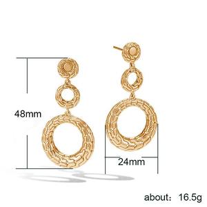 Orecchini pendenti geometrici dorati da donna, placcati oro 18 carati, in lega di zinco, gioielli moderni ed eleganti per feste. - Product Image 5