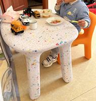 Meilleures ventes en Australie : Ensemble table et chaises en plastique style nordique pour enfants, idéal pour la maison et l'extérieur