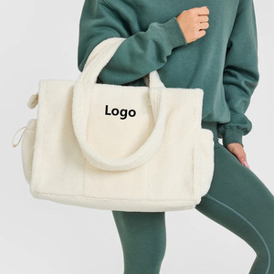 LE PETIT RUISSEAU Sac fourre-tout d'épaule unisexe de luxe en fausse fourrure Sherpa blanche imperméable avec une capacité de plus de 3L - Product Image 1