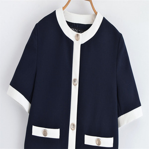 Vente en gros Haut à manches courtes décontracté pour femmes, couleur contrastée, coupe ajustée, vêtements pour femmes - Product Image 4