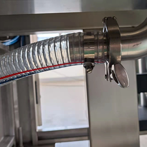 Machine compacte intégrée pour le lavage, le remplissage et le bouchage, pour la production de jus et d'eau minérale en bouteille - Product Image 4