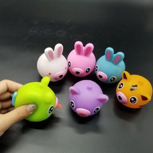 ของเล่นบีบสัตว์น่ารักดีไซน์ใหม่ พีวีซีหลากสี ลิ้นป๊อปอัพ สำหรับเด็กชายและเด็กหญิง อายุ 5 ถึง 7 ปี ขนาด 7-8 ซม. - Product Image 1