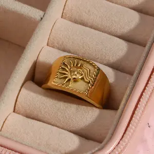 SFANG nuevo anillo de diseño en relieve de sol Medieval Vintage impermeable sin deslustre de acero inoxidable chapado en oro de 18K para mujer