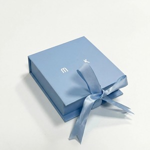 Scatola Regalo Rigida Personalizzata a Forma di Libro, Confezione di Lusso Quadrata con Chiusura Magnetica e Nastro per Gioielli - Product Image 3
