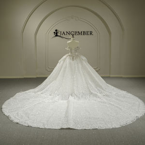 Vestido de Novia Moderno con Cuello Barco y Cola Larga Tipo Capilla, Modelo GT26019, con Flores de Encaje para Mujer - Product Image 4