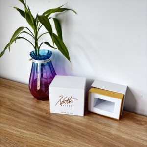 Premium Minimalistische Weiße Kartonbox mit Kunstpapier-Innendekoration und Individueller Bedruckung für Luxusverpackungen - Product Image 6