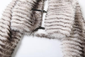 ชุดเซ็กซี่สำหรับผู้หญิง เสื้อครอปขนเฟอร์แฟชั่น + กางเกงขาสั้นหนัง PU ชุดเซ็ต <span class=keywords><strong>2</strong></span> ชิ้น ชุดเซ็กซี่สำหรับสาวๆ ชุดสองชิ้นขนเฟอร์สำหรับออกงานกลางคืน - Product Image 6