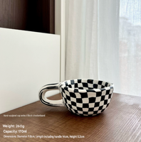 Tasse à café en céramique à motif damier irrégulier peinte à la main, avec anse large, pour petit-déjeuner, lait, compatible micro-ondes, pour la maison, le café, ou comme cadeau