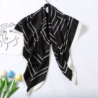 Syal Selendang Elegan Wanita Motif Hewan Hitam Putih Poliester Persegi Musim Gugur Musim Dingin 90x90cm
