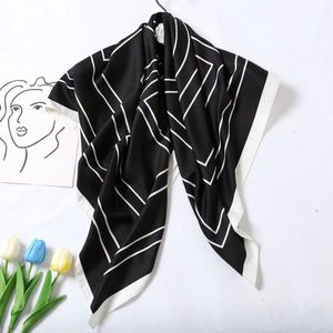 <span class=keywords><strong>Sciarpa</strong></span> <span class=keywords><strong>Elegante</strong></span> da Donna Autunno Inverno, Quadrata, in Poliestere, con Stampa Animalier Bianco e Nero, 90x90cm - Product Image 5