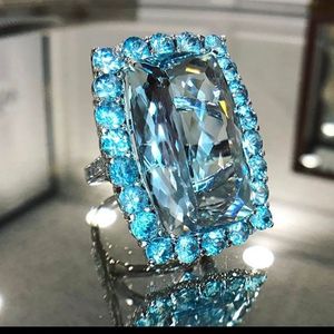 Anello da Donna F664 con Topazio Taglio Smeraldo, Cristalli e Strass, Gioiello Geometrico per Fidanzamento - Product Image 1