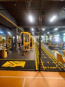 Tapete de Goma Negro para Gimnasio con Marcas Amarillas para Demarcación de Canchas, Antideslizante, para Clubes de Fitness - Product Image 2