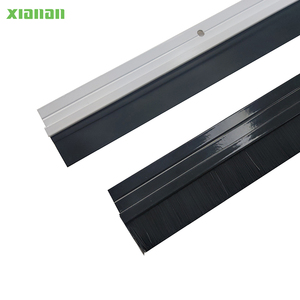Spazzola per Fondo <span class=keywords><strong>Porta</strong></span> Insonorizzante Moderna e Resistente con Supporto <span class=keywords><strong>in</strong></span> Alluminio e Striscia Sigillante <span class=keywords><strong>in</strong></span> PP - Product Image 1