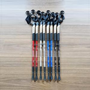 Bâtons <span class=keywords><strong>de</strong></span> <span class=keywords><strong>randonnée</strong></span> ultralégers réglables en <span class=keywords><strong>carbone</strong></span> et <span class=keywords><strong>aluminium</strong></span> avec manche en bois pour l'escalade et le trekking en plein air - Product Image 1