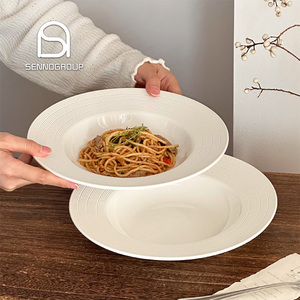 Assiettes creuses rondes en céramique <span class=keywords><strong>semi</strong></span>-mates blanches, design ligné, pour steak et pâtes, idéales pour les fêtes et les dîners haut de gamme, vente en gros à prix abordable - Product Image 1