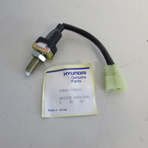 Nuevo Interruptor de Luz de Freno 93820-73012 para Toyota Corolla E80 1983-1987, Interruptor de Plástico para Presión de Aceite y Señal de Giro, Modelo 17692 - Product Image 1