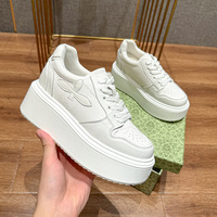 Baskets blanches rehaussantes pour femmes de 10 cm, nouvelle collection automne 2025, à semelle épaisse, respirantes, durables, en cuir, chaussures décontractées à plateforme
