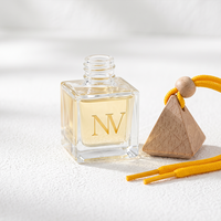 Vente en gros de flacons diffuseurs de parfum pour voiture en verre carré mini 8ml vides personnalisés avec compte-gouttes et cordon, impression sérigraphique en usine