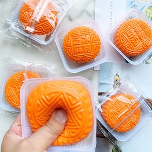 Ornamento Antistress a Forma di Mooncake in Gomma Morbida, Decorazione con Effetto Rilievo, <span class=keywords><strong>Simulazione</strong></span> Cibo, Giocattolo da Spremere a Mano - Product Image 1