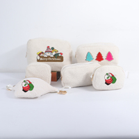 Sacs à cosmétiques en fourrure sherpa style hiver RTS, logo personnalisé, patchs lettres, sac de maquillage de voyage, organiseur de toilette pour femmes, pochettes en peluche