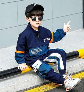 Conjunto de Pantalones y Chaqueta de Algodón para Bebé Niño, Estilo Patchwork en Colores Oscuros con Letras y Bolsillos, Compras en Línea en India - Product Image 1