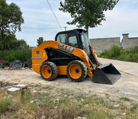 Chargeuse compacte CASE SV300 d'occasion à levage vertical pour travaux de construction lourds, terrassement et travaux sur chantier