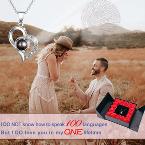 Regalo para el Día de la Madre 2026, Rosa Eterna Real en Caja con Collar Te Amo en 100 Idiomas Diferentes - Product Image 2